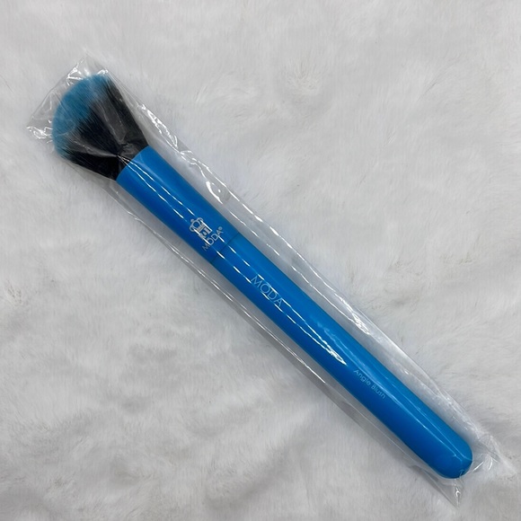 4/$25 MODA Neon Blue Angled Contour Blush Brush - Picture 1 of 4